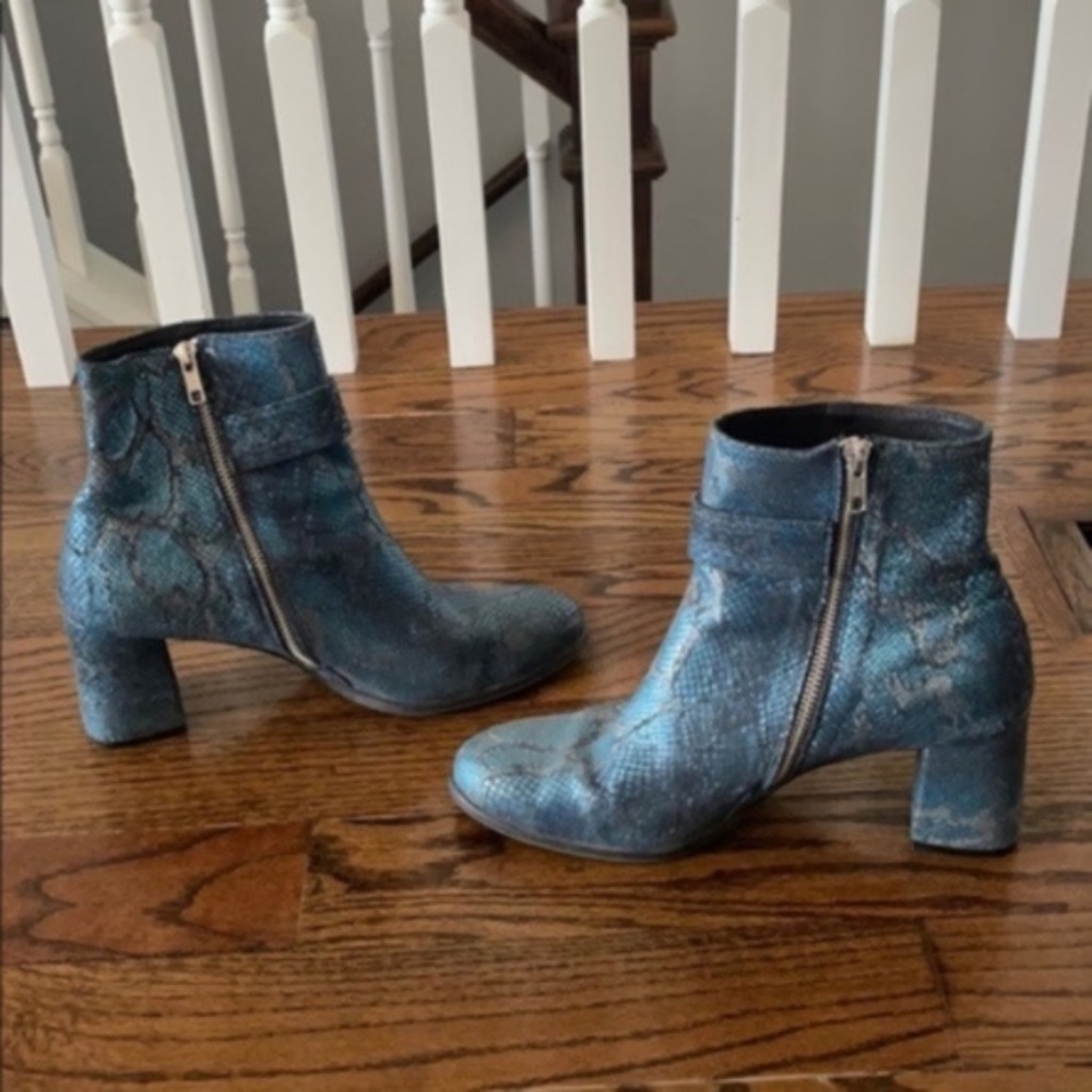 Handmade Snake Textured Blue Booties - Picture 3 of 7